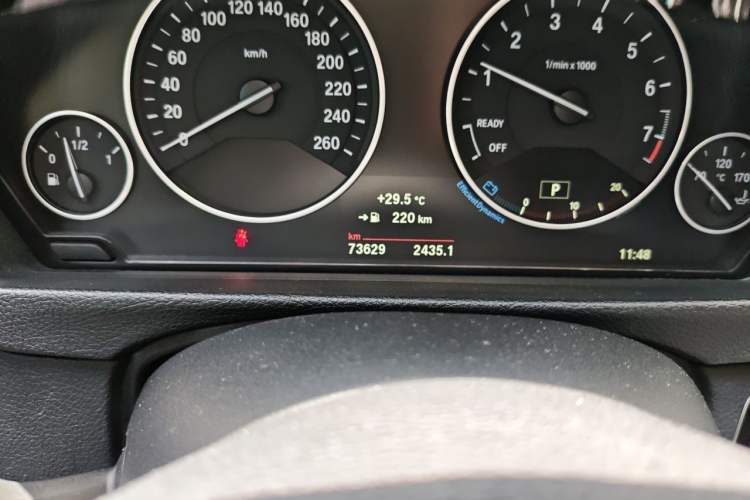 Used BMW 3 Series 2018 320Li Fashion Model Odometer Close Up