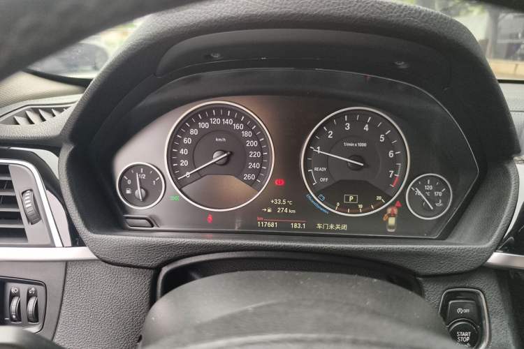 Used BMW 3 Series 2018 320Li Fashion Model Odometer Close Up
