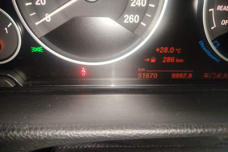 Used BMW 3 Series 2018 318i Odometer Close Up
