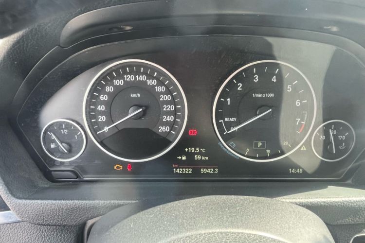 Used BMW 3 Series 2018 320Li Fashion Model Odometer Close Up
