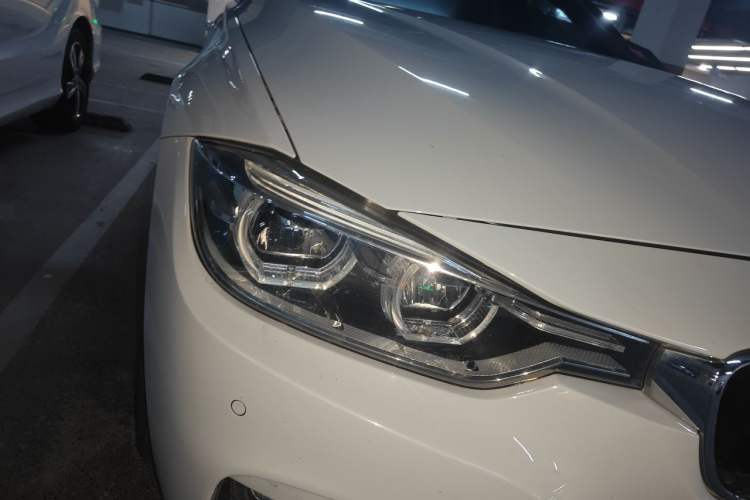 Used BMW 3 Series 2018 320i M Sport Package Right Front Headlight