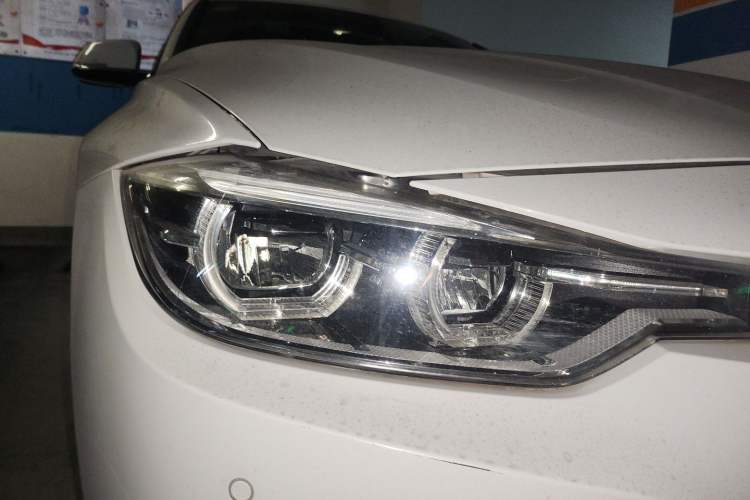 Used BMW 3 Series 2018 320i M Sport Package Right Front Headlight