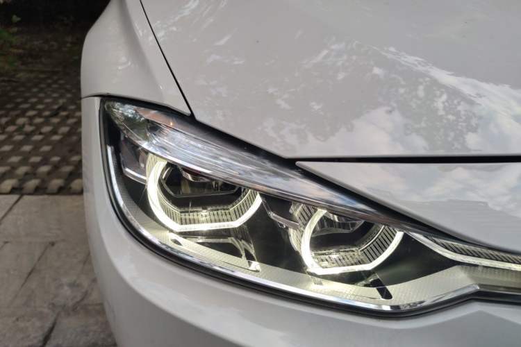 Used BMW 3 Series 2018 320i M Sport Package Right Front Headlight