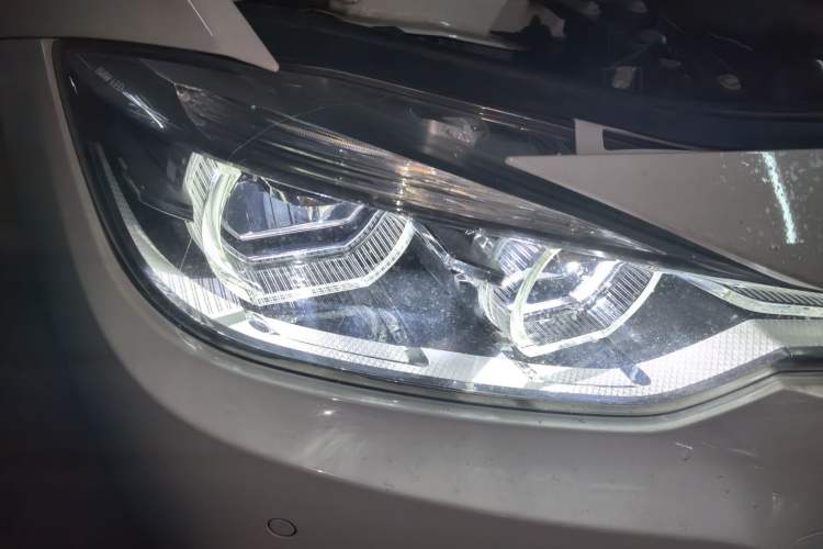 Used BMW 3 Series 2018 320i M Sport Package Right Front Headlight