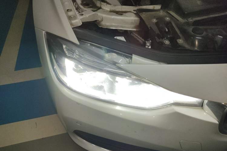 Used BMW 3 Series 2018 318i Right Front Headlight