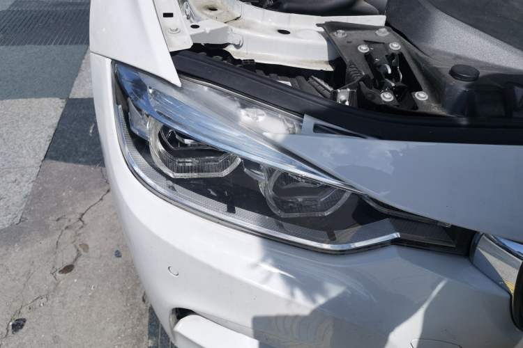 Used BMW 3 Series 2018 320i M Sport Package Right Front Headlight