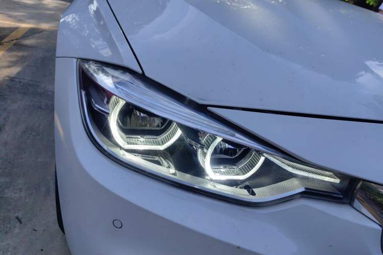 Used BMW 3 Series 2018 320i M Sport Package Right Front Headlight
