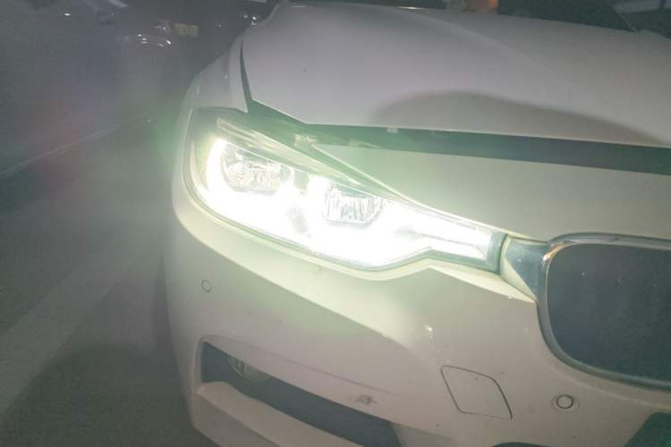 Used BMW 3 Series 2018 320i M Sport Package Right Front Headlight