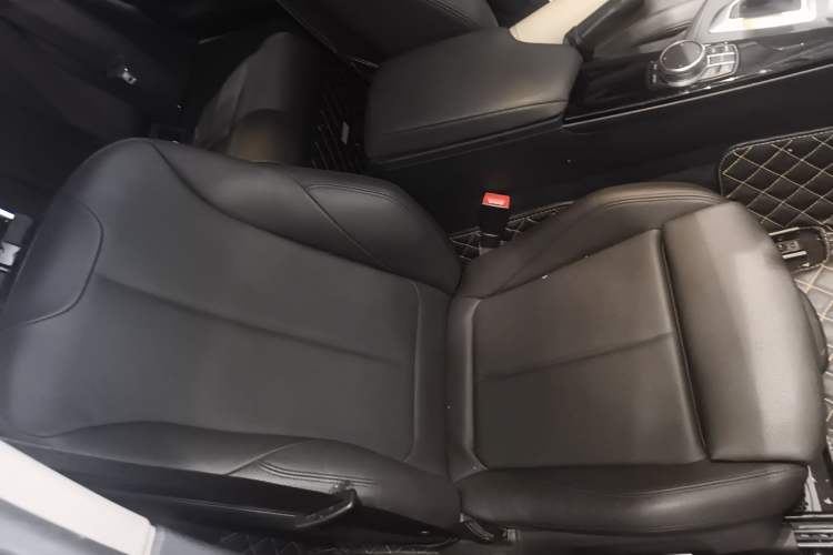 Used BMW 3 Series 2018 320Li Leading Model M Sport Package Right Front Seat