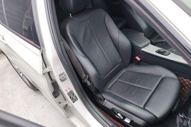 Used BMW 3 Series 2018 320i M Sport Package Right Front Seat