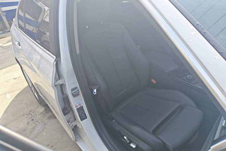Used BMW 3 Series 2018 318Li Right Front Seat