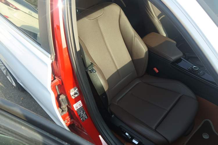Used BMW 3 Series 2018 320Li Fashion Model Right Front Seat