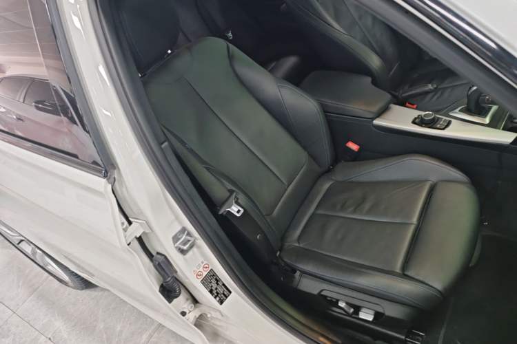 Used BMW 3 Series 2018 320i M Sport Package Right Front Seat