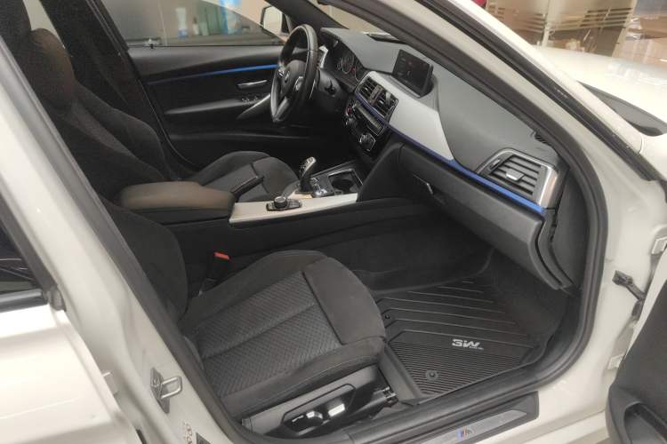 Used BMW 3 Series 2018 320i M Sport Package Right Front Seat