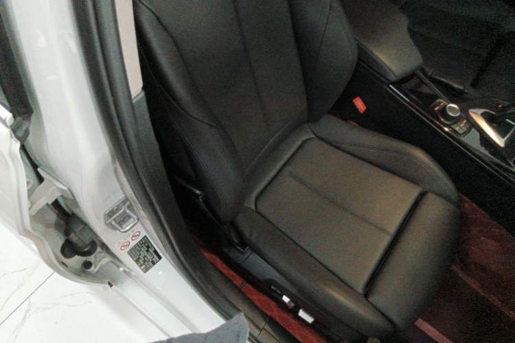 Used BMW 3 Series 2018 320Li Fashion Model Right Front Seat
