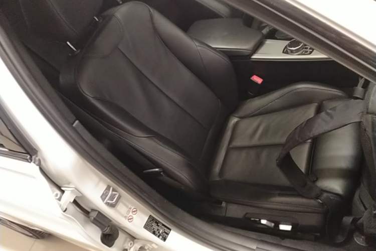 Used BMW 3 Series 2018 320i M Sport Night Edition Right Front Seat