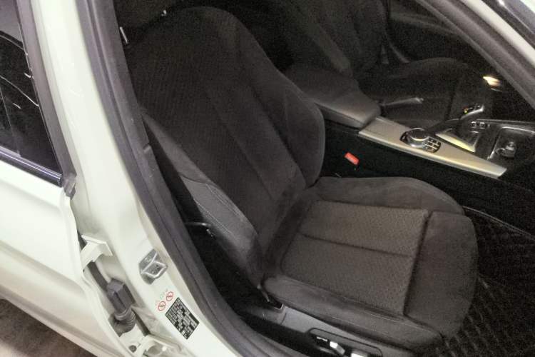 Used BMW 3 Series 2018 320i M Sport Night Edition Right Front Seat