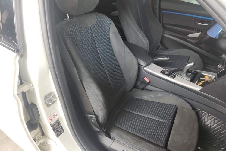 Used BMW 3 Series 2018 320i M Sport Package Right Front Seat