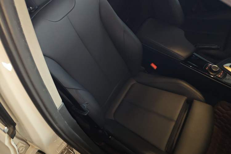 Used BMW 3 Series 2018 320Li Fashion Model Right Front Seat