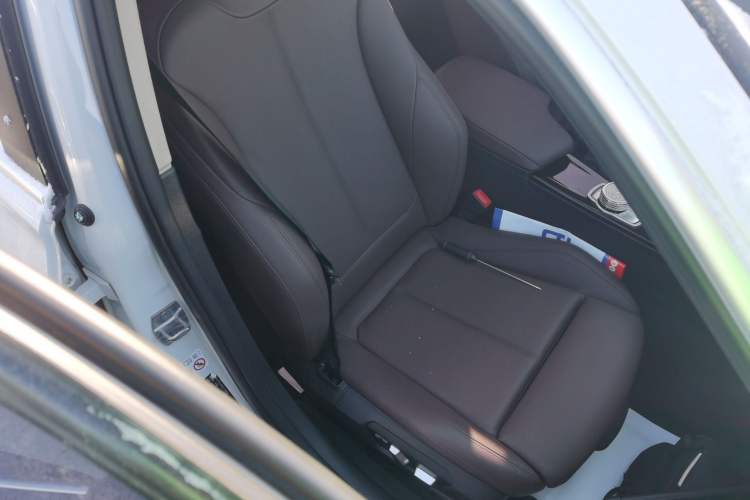 Used BMW 3 Series 2018 320Li xDrive Fashion Model Right Front Seat