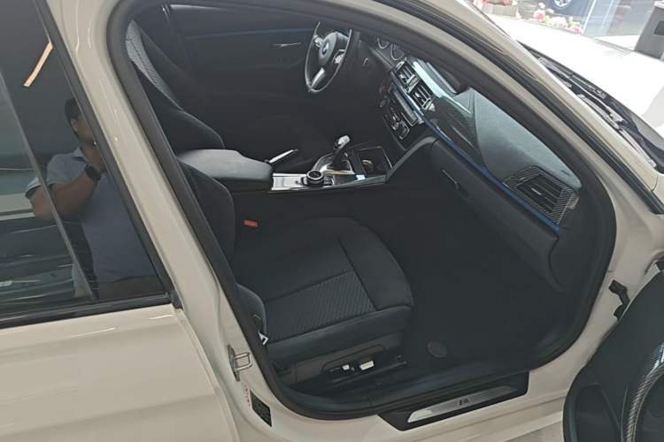 Used BMW 3 Series 2018 320i M Sport Package Right Front Seat
