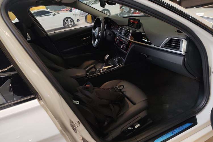 Used BMW 3 Series 2018 320Li Leading Model M Sport Package Right Front Seat