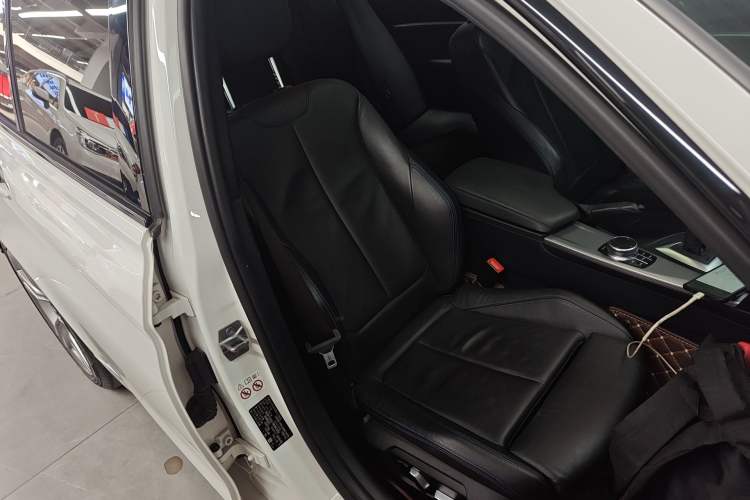 Used BMW 3 Series 2018 320i M Sport Night Edition Right Front Seat