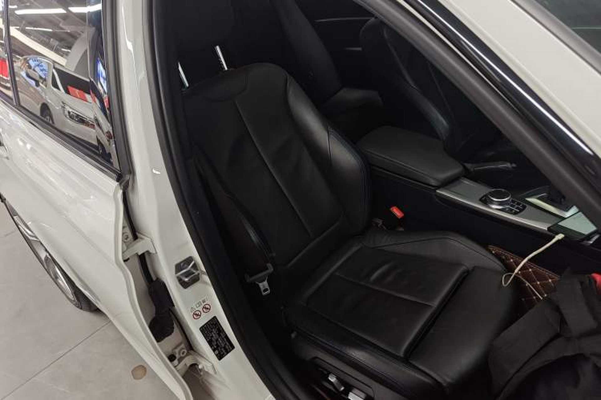Used BMW 3 Series 2018 320i M Sport Night Edition Right Front Seat