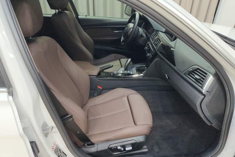 Used BMW 3 Series 2018 320Li Fashion Model Right Front Seat