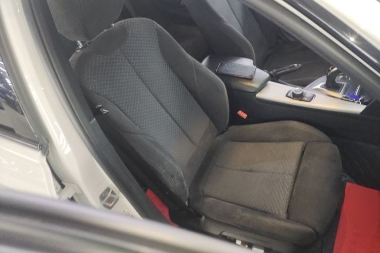 Used BMW 3 Series 2018 320i M Sport Package Right Front Seat