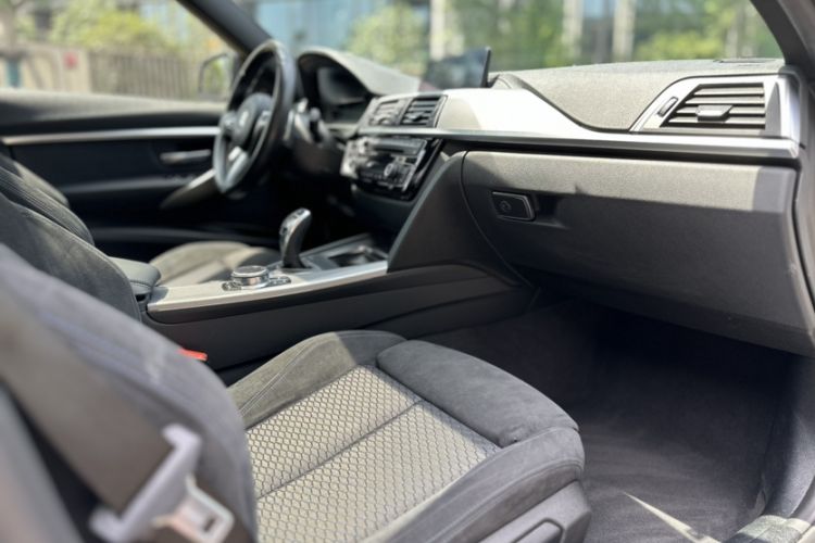 Used BMW 3 Series 2018 320i M Sport Night Edition Right Front Seat