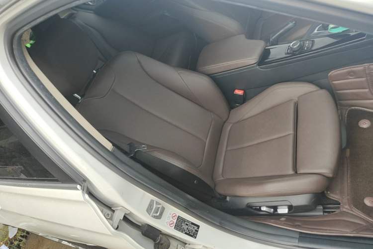 Used BMW 3 Series 2018 320Li Fashion Model Right Front Seat