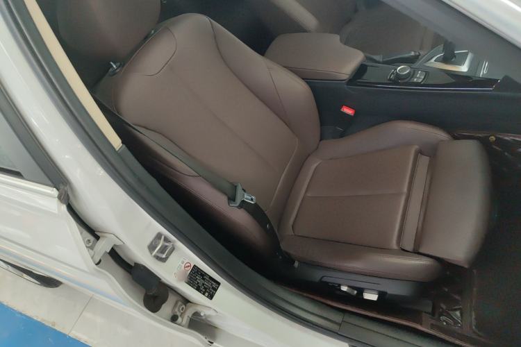 Used BMW 3 Series 2018 320Li Fashion Model Right Front Seat