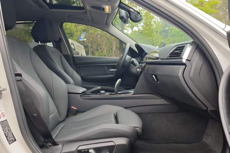 Used BMW 3 Series 2018 318Li Right Front Seat
