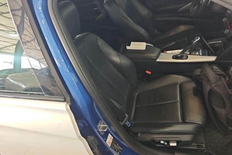 Used BMW 3 Series 2018 320i M Sport Package Right Front Seat