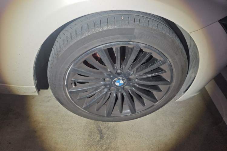 Used BMW 3 Series 2018 320Li Fashion Model Right Front Wheel Hub