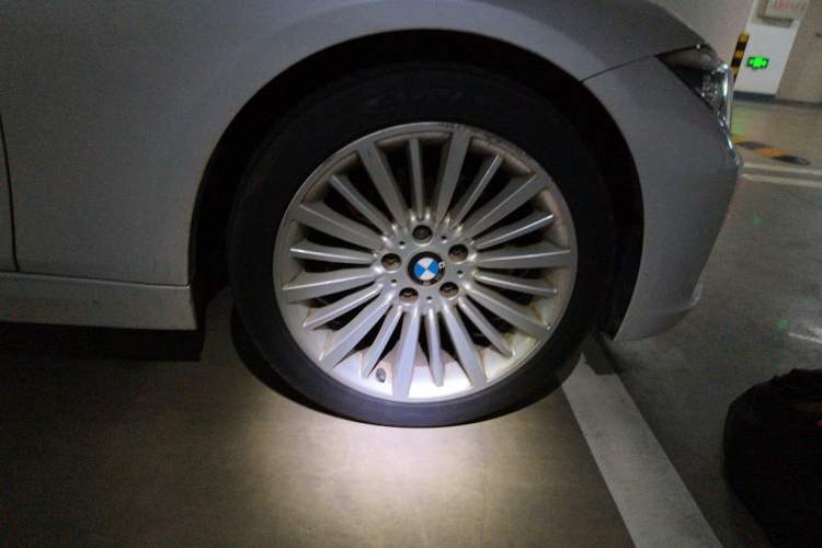 Used BMW 3 Series 2018 320Li Fashion Model Right Front Wheel Hub