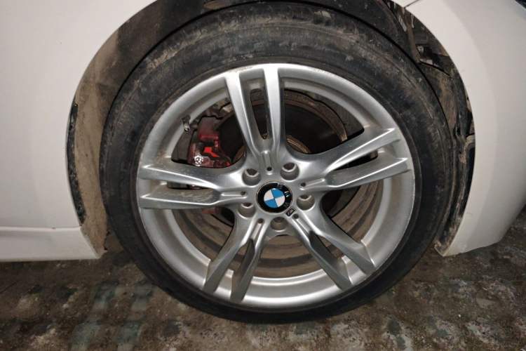 Used BMW 3 Series 2018 320i M Sport Package Right Front Wheel Hub