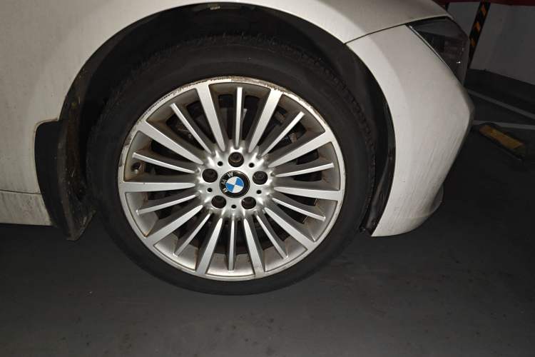 Used BMW 3 Series 2018 320Li Fashion Model Right Front Wheel Hub