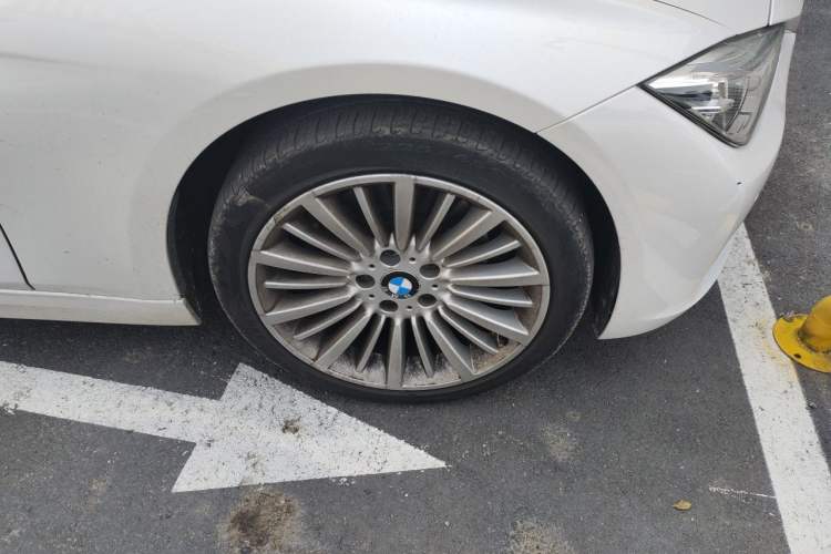 Used BMW 3 Series 2018 320Li Fashion Model Right Front Wheel Hub