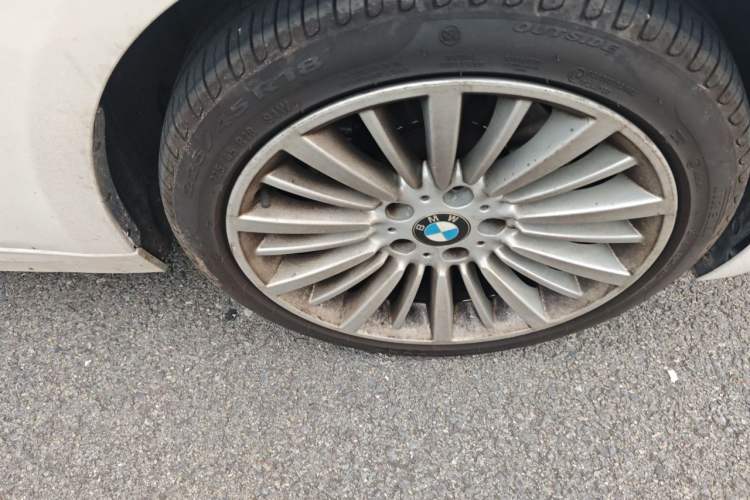 Used BMW 3 Series 2018 320Li Fashion Model Right Front Wheel Hub