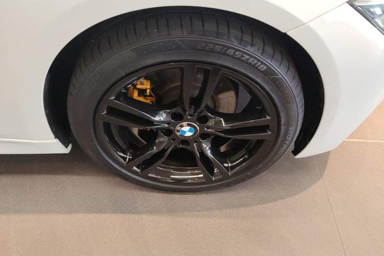 Used BMW 3 Series 2018 320Li Leading Model M Sport Package Right Front Wheel Hub