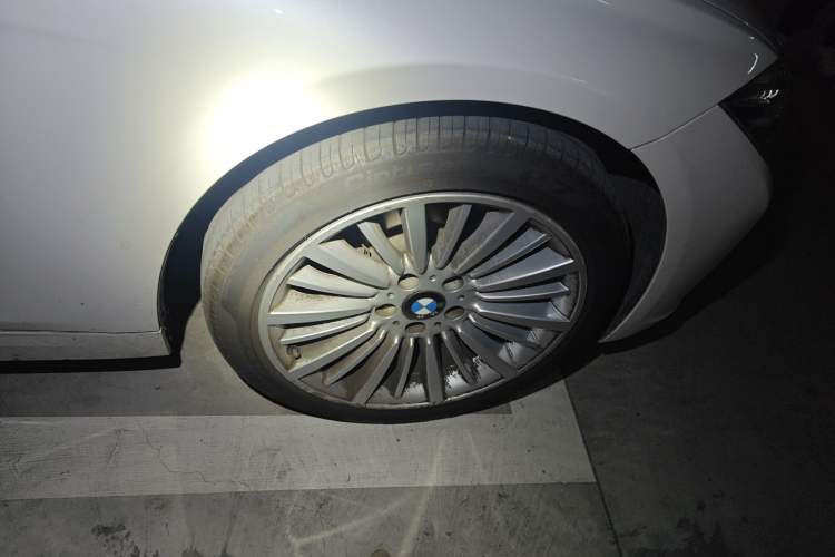 Used BMW 3 Series 2018 320Li Fashion Model Right Front Wheel Hub