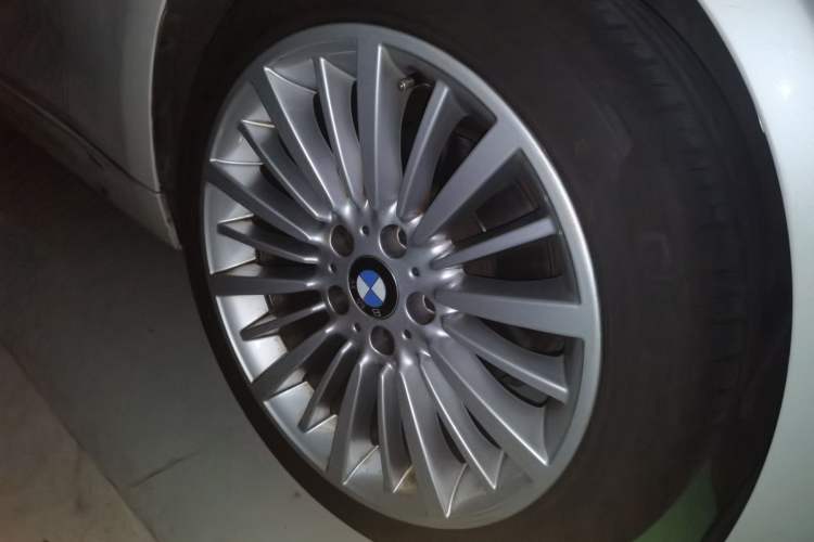 Used BMW 3 Series 2018 320Li xDrive Fashion Model Right Front Wheel Hub