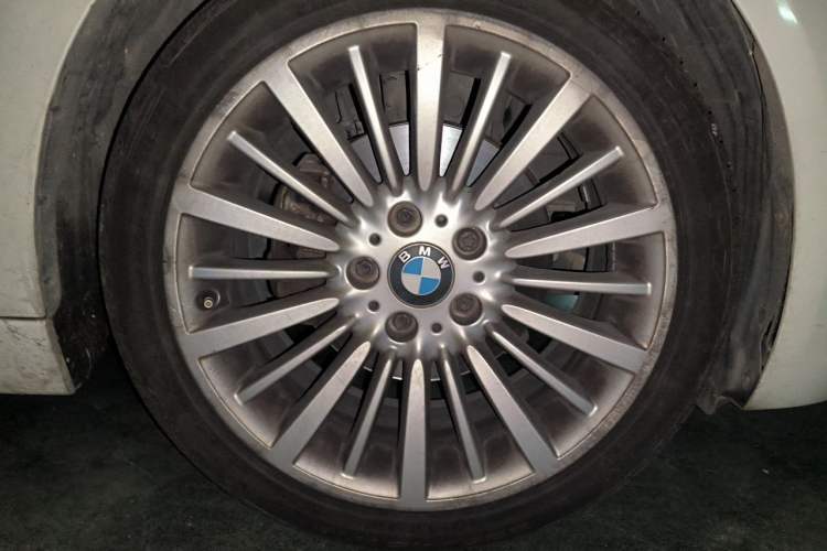 Used BMW 3 Series 2018 320Li Fashion Model Right Front Wheel Hub