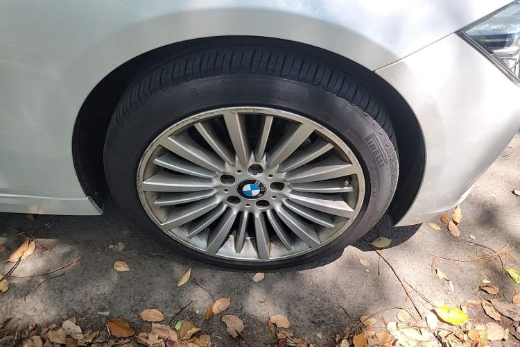 Used BMW 3 Series 2018 320Li Fashion Model Right Front Wheel Hub