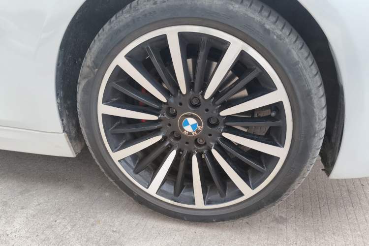 Used BMW 3 Series 2018 320Li Fashion Model Right Front Wheel Hub