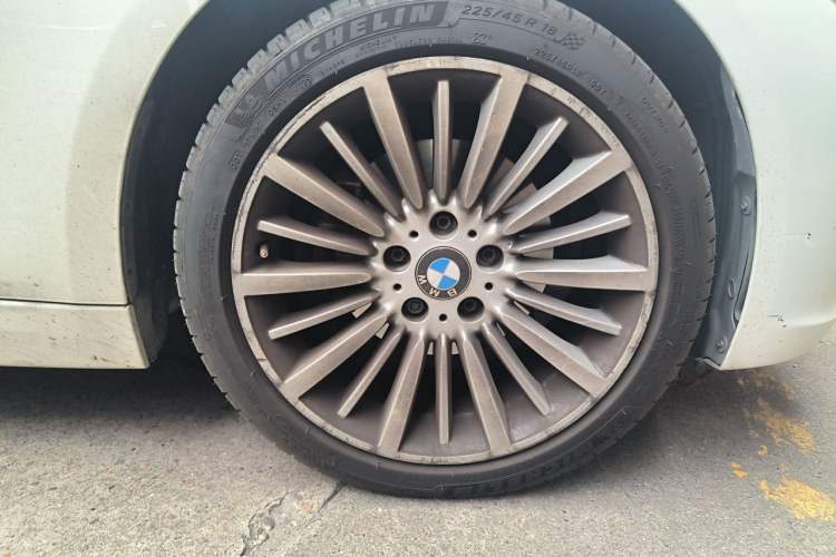 Used BMW 3 Series 2018 320Li Fashion Model Right Front Wheel Hub
