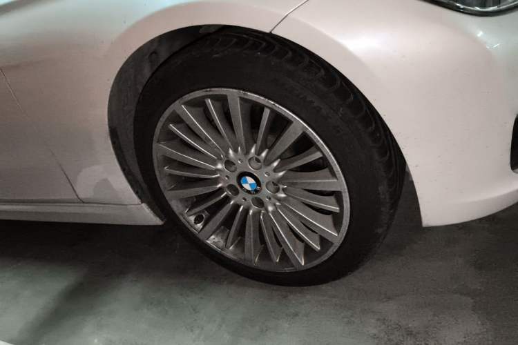 Used BMW 3 Series 2018 320Li Fashion Model Right Front Wheel Hub