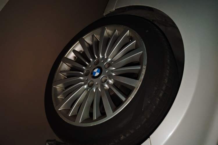 Used BMW 3 Series 2018 320Li Fashion Model Right Front Wheel Hub